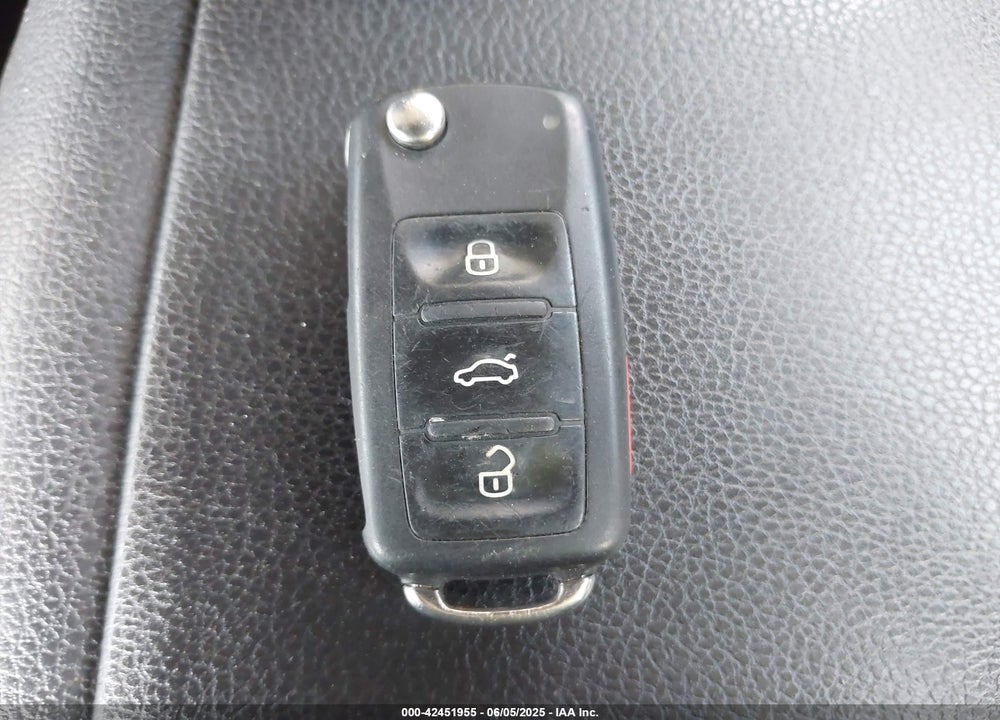 2015 VOLKSWAGEN JETTA 2.0L TDI SE VIN: 3VWLA7AJ4FM328759