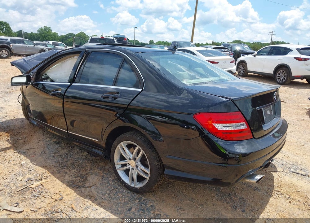 2014 MERCEDES-BENZ C 300 VIN: WDDGF8AB4ER321138