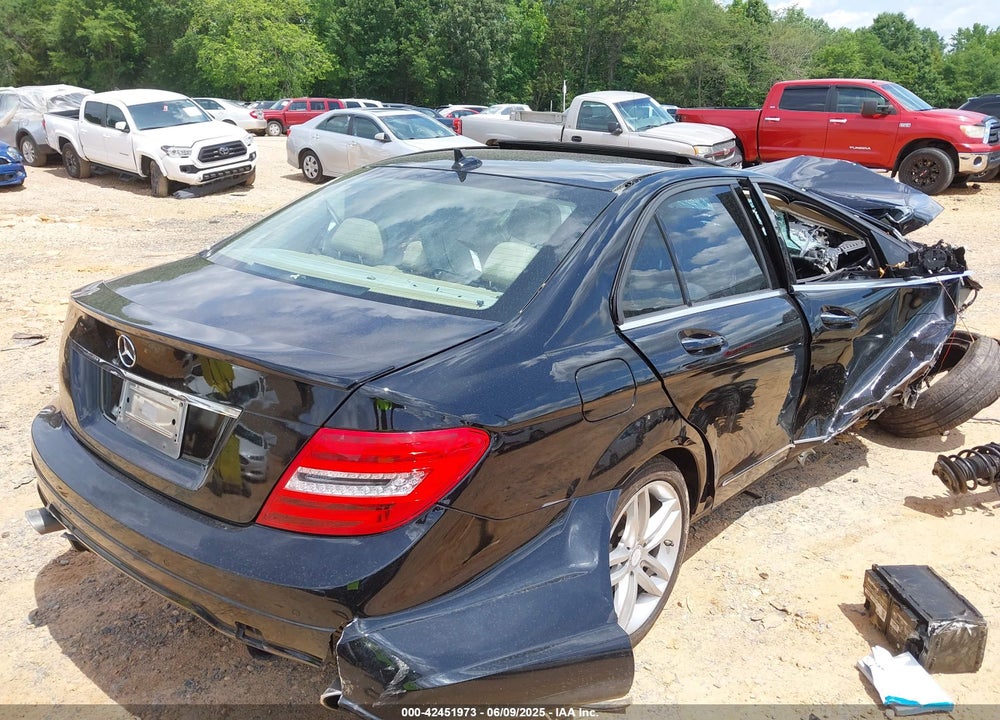 2014 MERCEDES-BENZ C 300 VIN: WDDGF8AB4ER321138