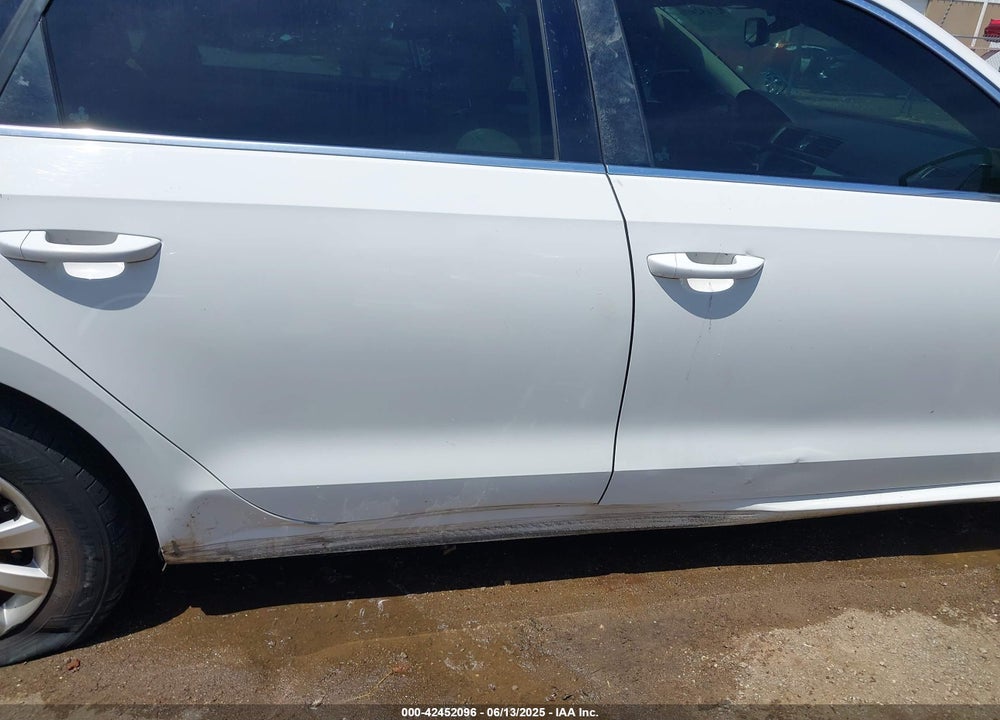 2013 VOLKSWAGEN PASSAT VIN: 1VWBP7A32DC007863