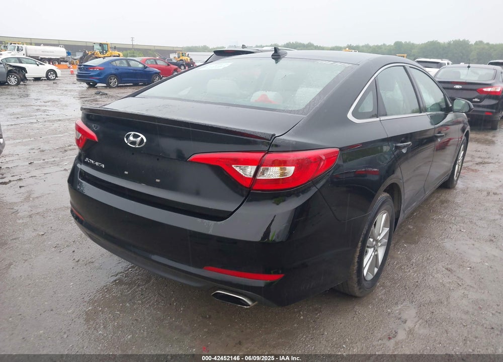 2015 HYUNDAI SONATA VIN: 5NPE24AF9FH022830