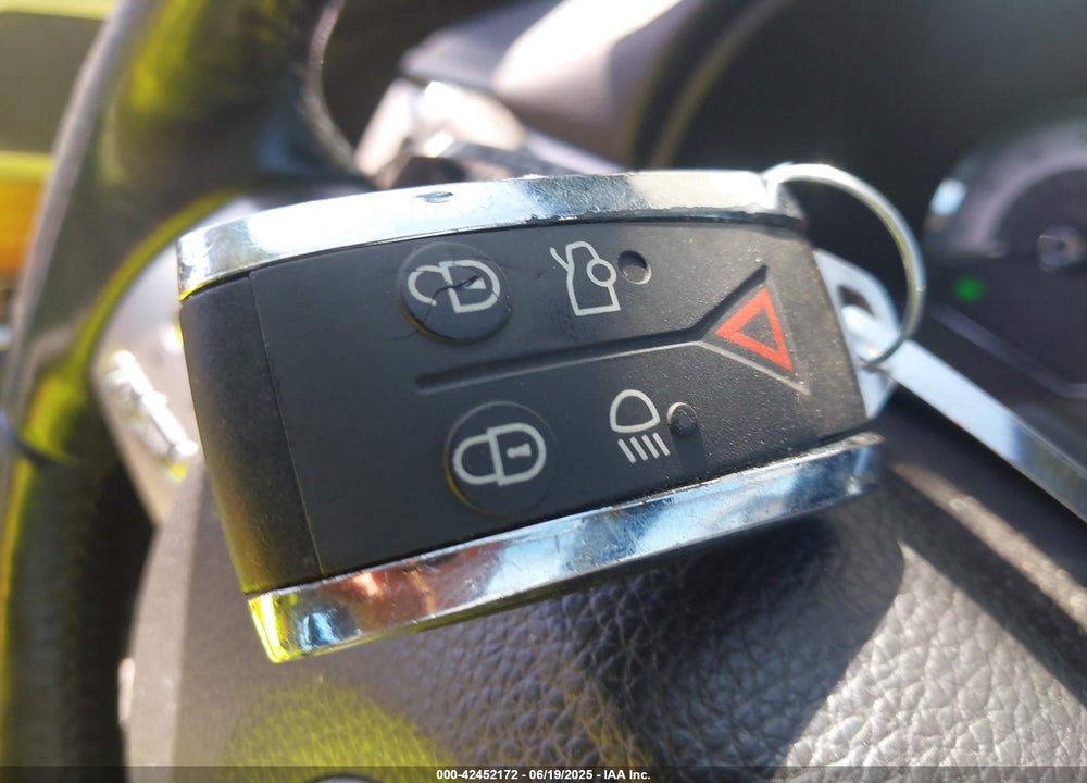 2010 JAGUAR XF VIN: SAJWA0FA2AHR59492