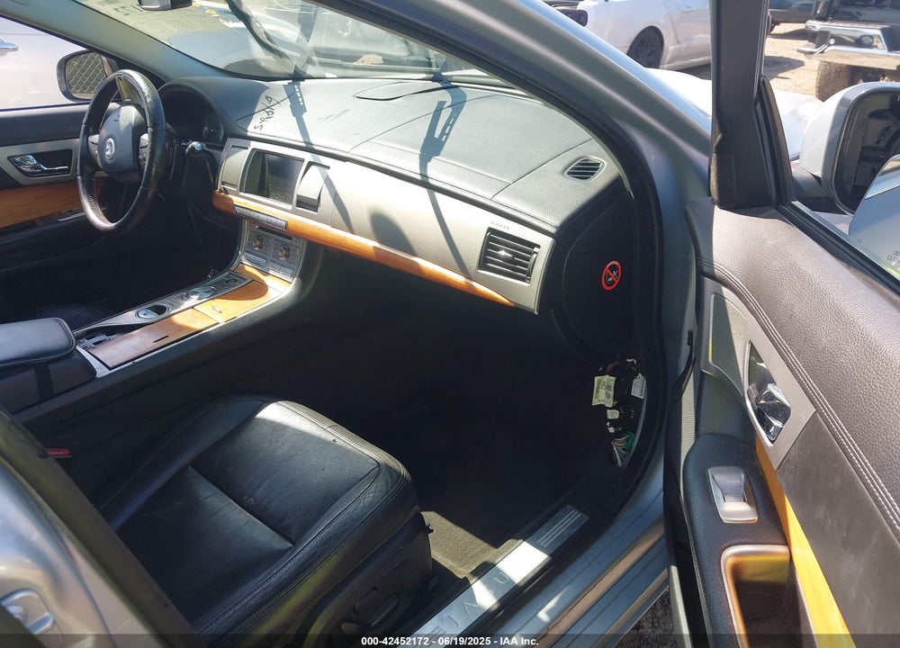 2010 JAGUAR XF VIN: SAJWA0FA2AHR59492