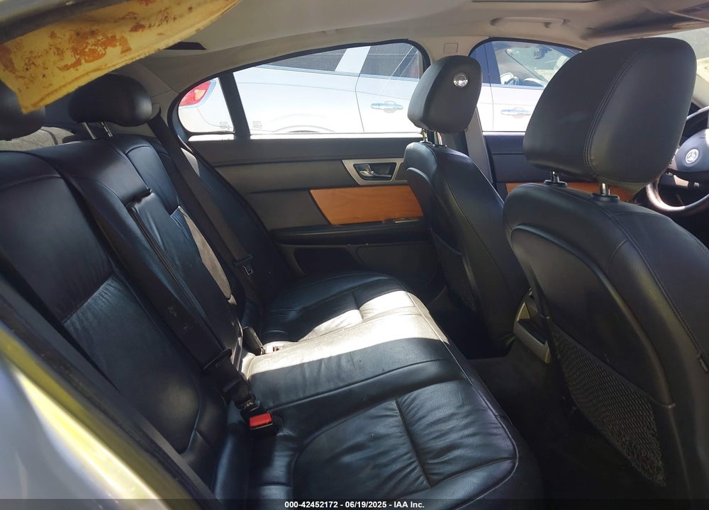 2010 JAGUAR XF VIN: SAJWA0FA2AHR59492