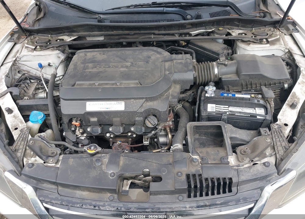 2015 HONDA ACCORD EX-L V-6 VIN: 1HGCR3F84FA028227