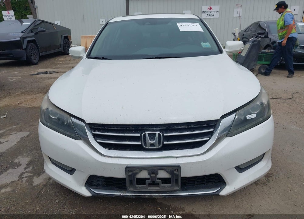 2015 HONDA ACCORD EX-L V-6 VIN: 1HGCR3F84FA028227