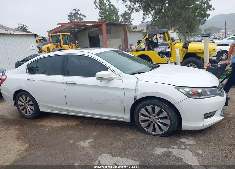 2015 HONDA ACCORD EX-L V-6 VIN: 1HGCR3F84FA028227