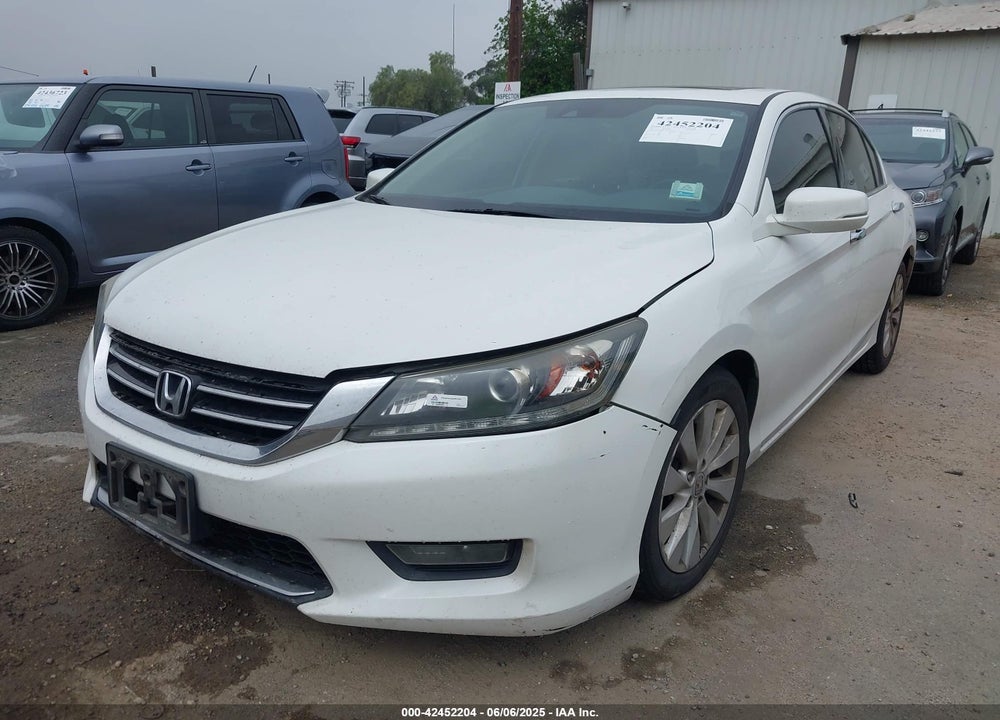2015 HONDA ACCORD EX-L V-6 VIN: 1HGCR3F84FA028227