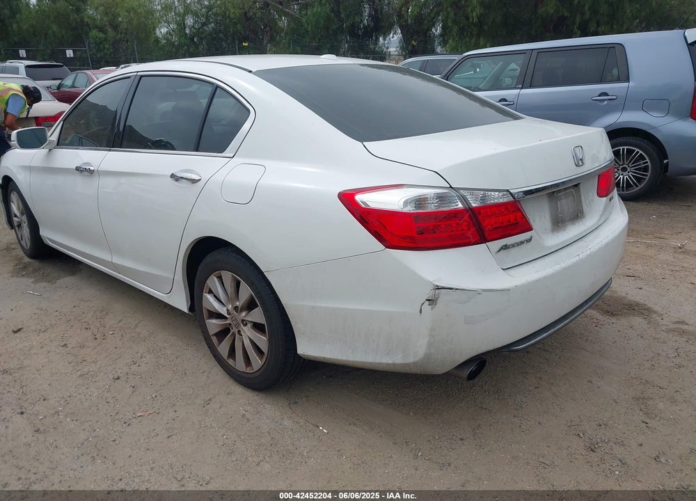 2015 HONDA ACCORD EX-L V-6 VIN: 1HGCR3F84FA028227