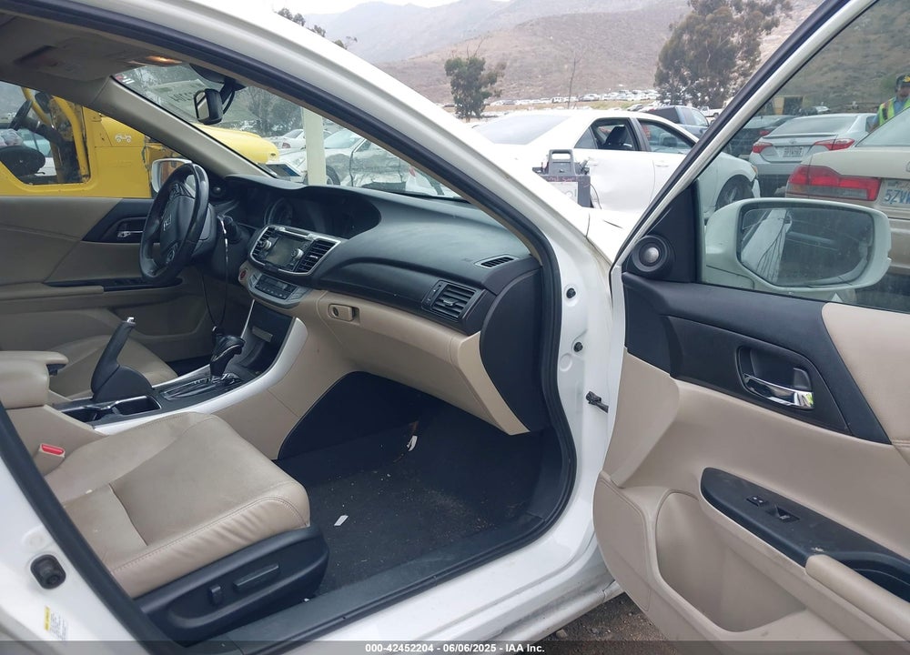 2015 HONDA ACCORD EX-L V-6 VIN: 1HGCR3F84FA028227