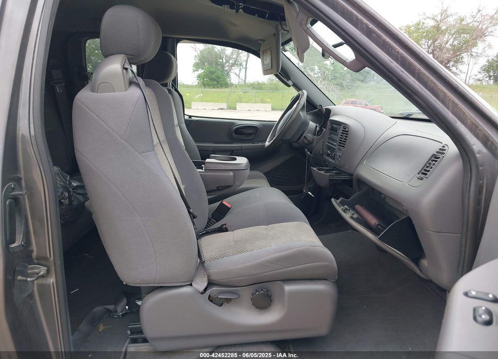 2003 FORD F-150 LARIAT/XL/XLT VIN: 2FTRX18W33CA38143
