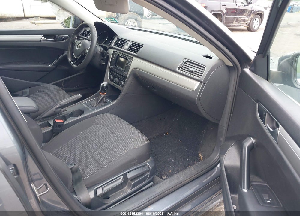 2016 VOLKSWAGEN PASSAT VIN: 1VWAT7A30GC054210
