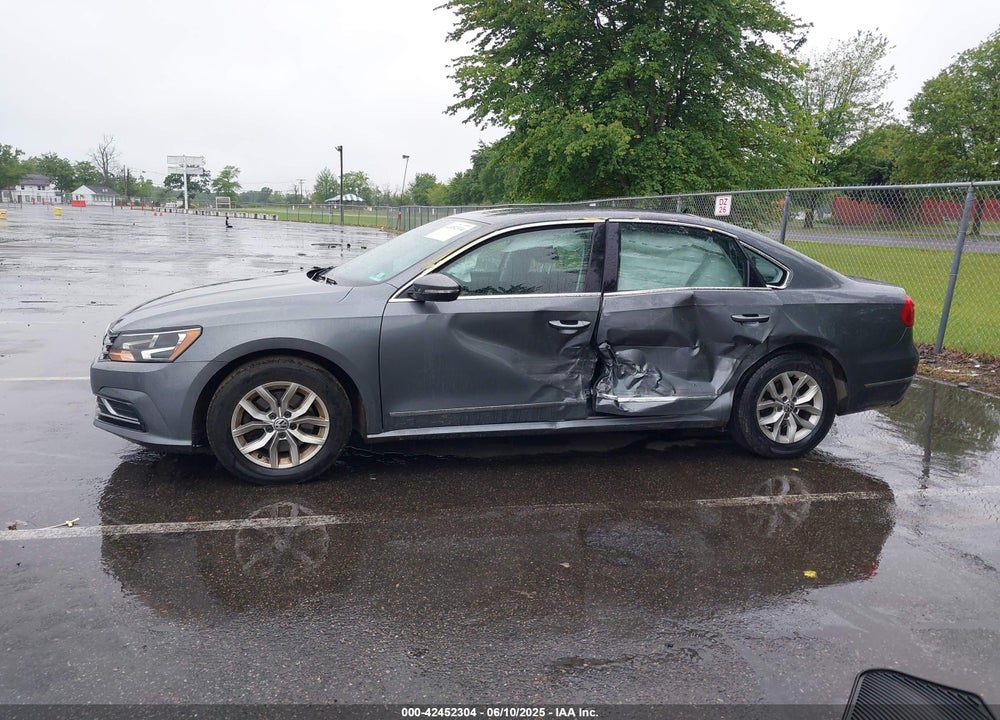 2016 VOLKSWAGEN PASSAT VIN: 1VWAT7A30GC054210