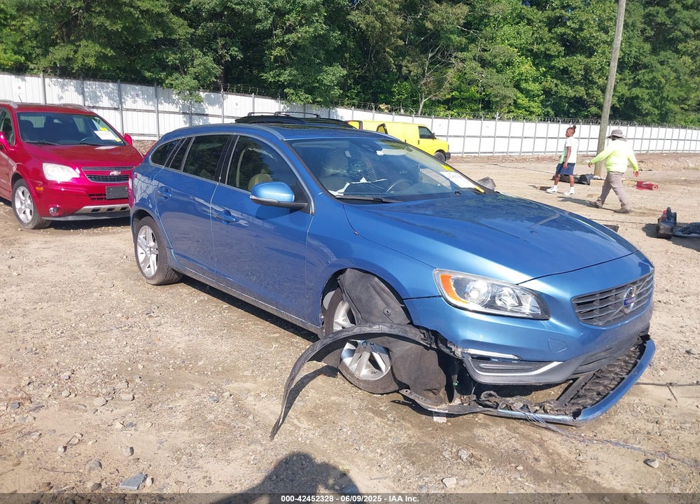 2015 VOLVO V60 VIN: YV140MEKXF1271986