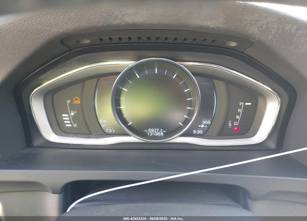2015 VOLVO V60 VIN: YV140MEKXF1271986