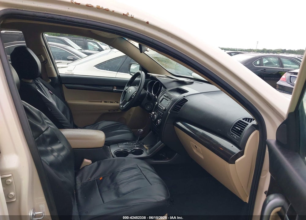 2011 KIA SORENTO VIN: 5XYKT4A24BG160354