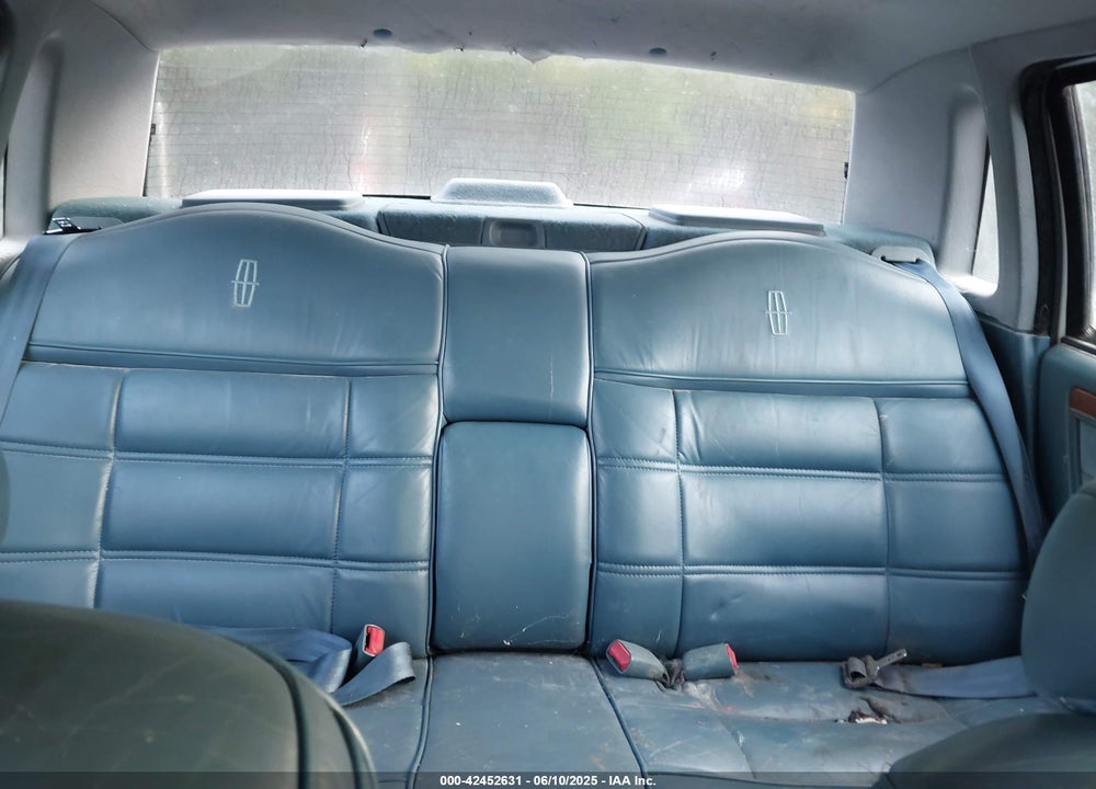 1993 LINCOLN CONTINENTAL EXECUTIVE VIN: 1LNLM9743PY682992