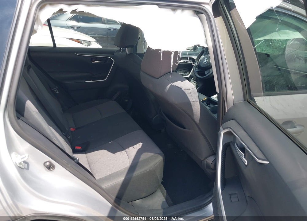 2019 TOYOTA RAV4 XLE VIN: 2T3W1RFV9KC005471