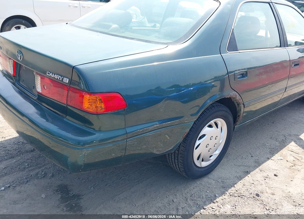 2001 TOYOTA CAMRY LE VIN: 4T1BG22K61U835511