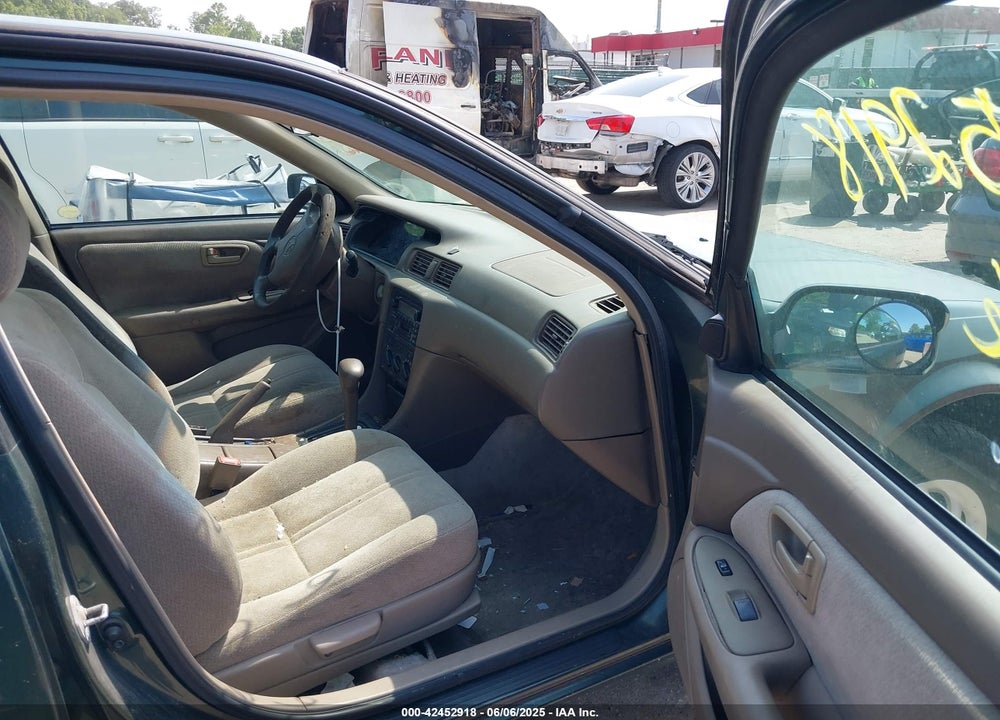 2001 TOYOTA CAMRY LE VIN: 4T1BG22K61U835511