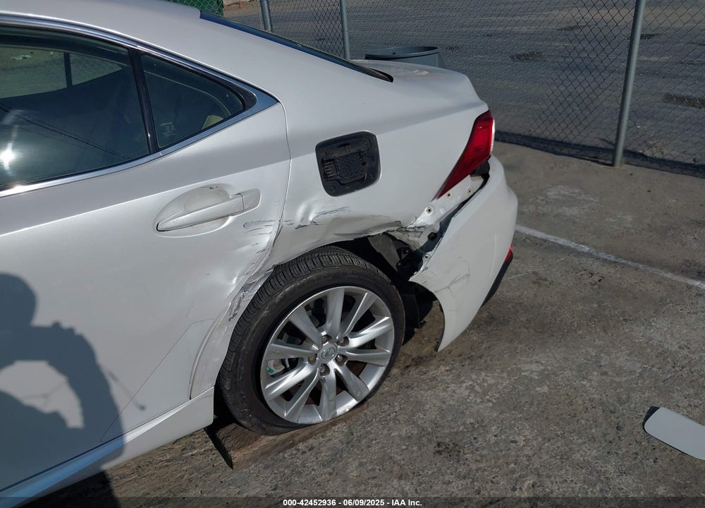 2016 LEXUS IS 200T VIN: JTHBA1D21G5021832