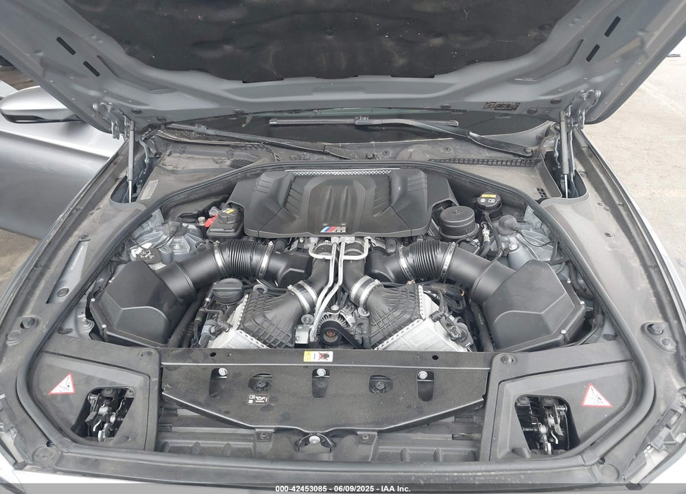 2016 BMW M5 VIN: WBSFV9C5XGD595572