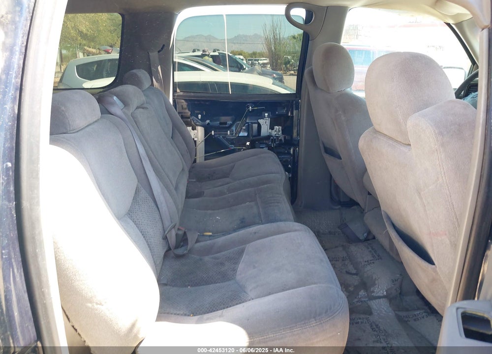 2005 CHEVROLET SUBURBAN 1500 LS VIN: 1GNEC16Z15J211046