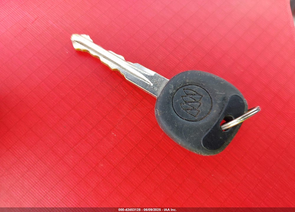 2007 BUICK LACROSSE VIN: 2G4WC582571124229