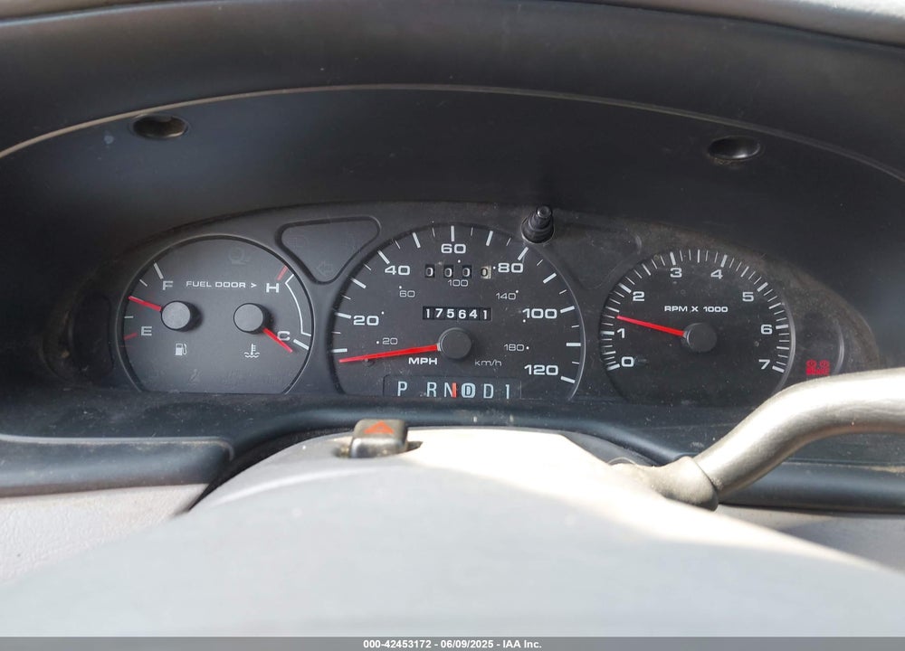 2002 FORD TAURUS SE VIN: 1FAFP53U42G281401