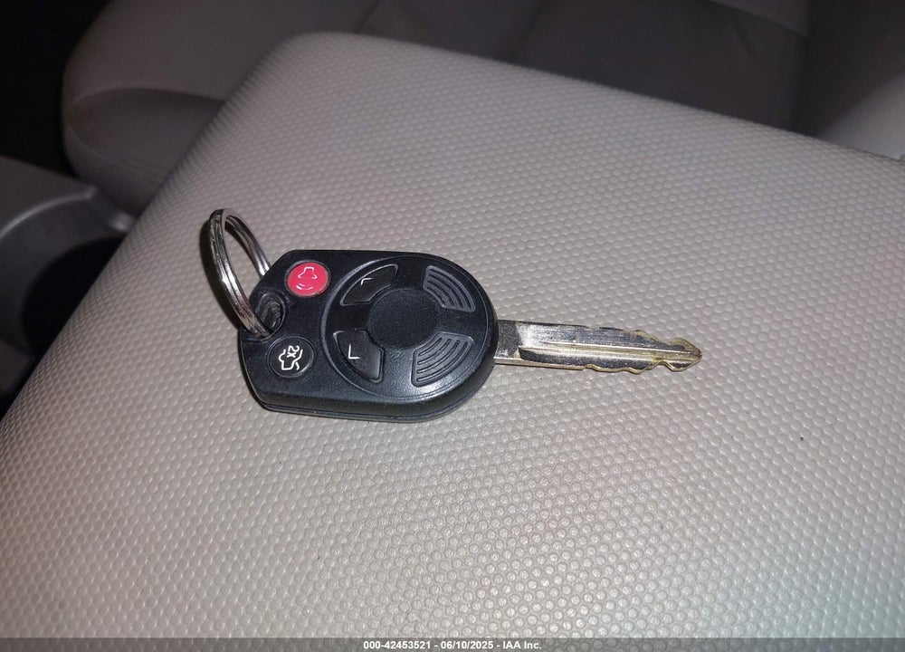 2008 FORD ESCAPE XLT VIN: 1FMCU93108KB04610