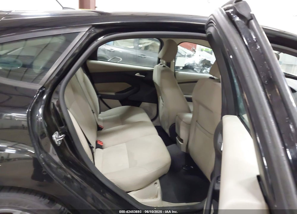 2017 FORD FOCUS SE VIN: 1FADP3K28HL218068