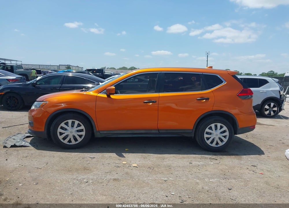 2017 NISSAN ROGUE VIN: 5N1AT2MT5HC731542