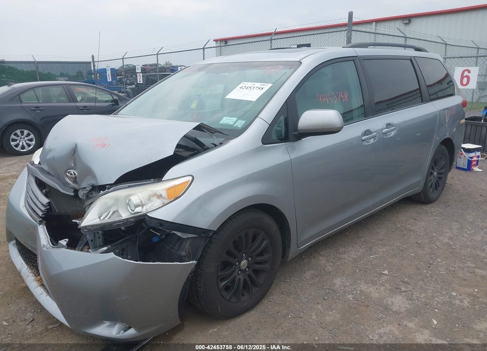 2013 TOYOTA SIENNA XLE V6 8 PASSENGER VIN: 5TDYK3DC6DS398823