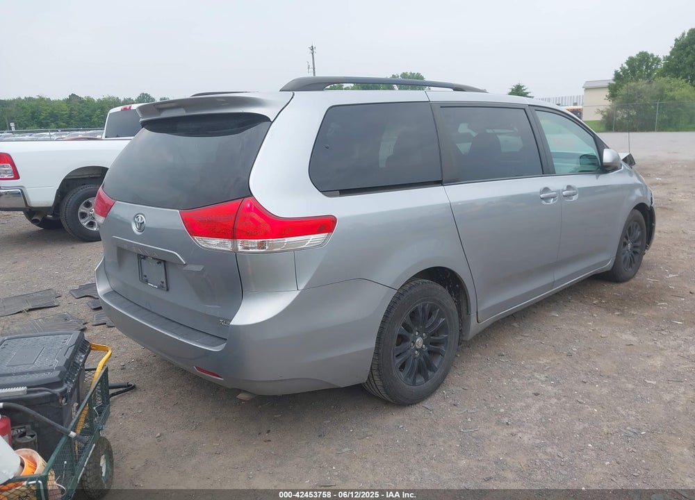 2013 TOYOTA SIENNA XLE V6 8 PASSENGER VIN: 5TDYK3DC6DS398823
