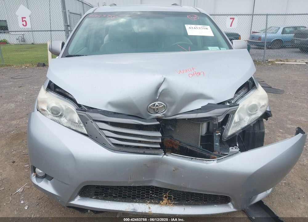2013 TOYOTA SIENNA XLE V6 8 PASSENGER VIN: 5TDYK3DC6DS398823