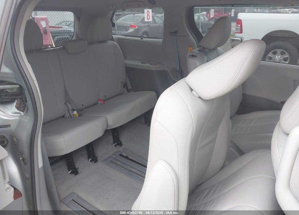 2013 TOYOTA SIENNA XLE V6 8 PASSENGER VIN: 5TDYK3DC6DS398823