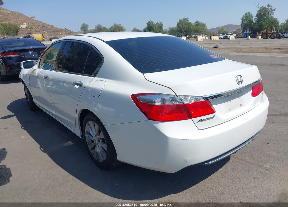2015 HONDA ACCORD VIN: 1HGCR2F70FA126611