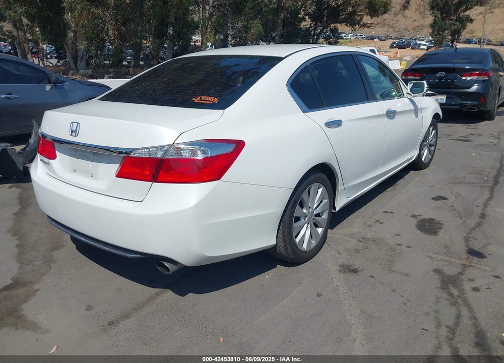 2015 HONDA ACCORD VIN: 1HGCR2F70FA126611