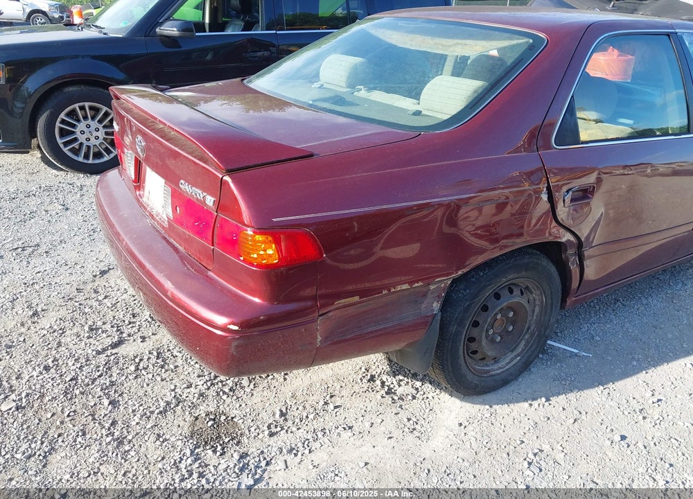 2001 TOYOTA CAMRY LE VIN: 4T1BG22K01U043600