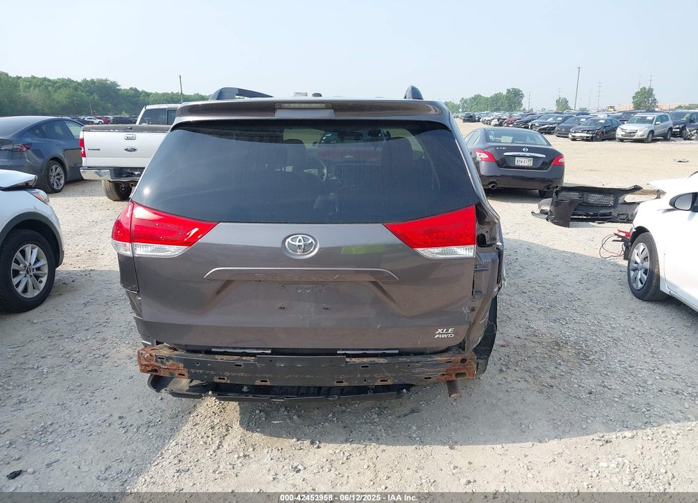 2011 TOYOTA SIENNA XLE VIN: 5TDDK3DCXBS005806