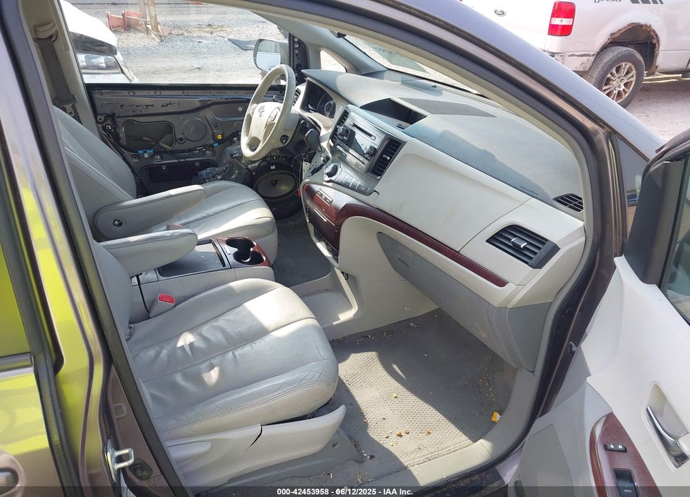 2011 TOYOTA SIENNA XLE VIN: 5TDDK3DCXBS005806