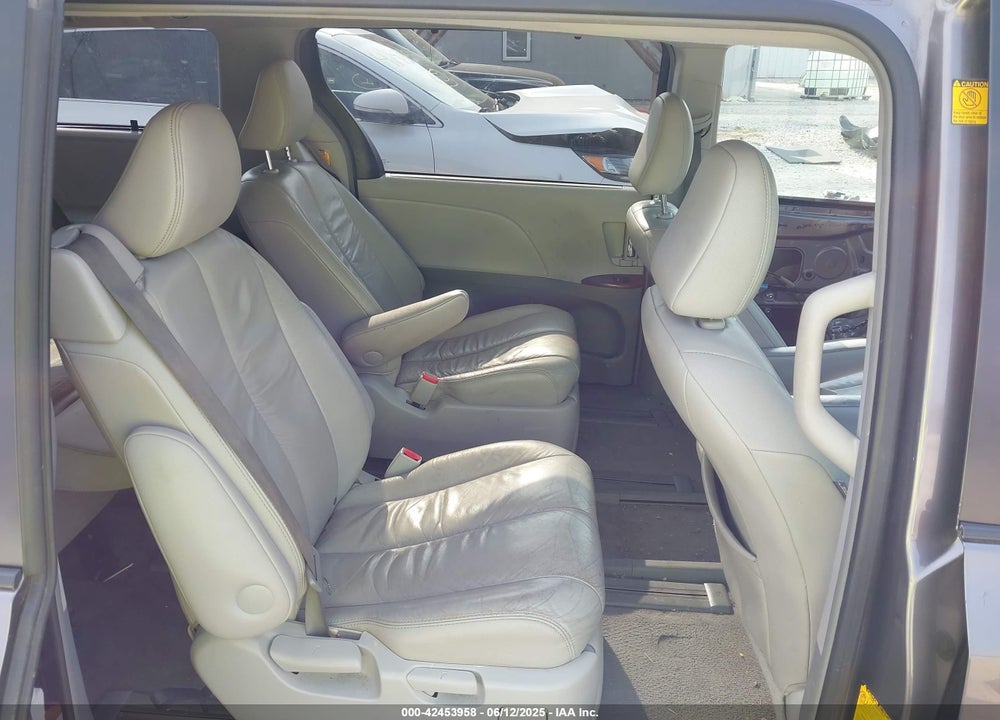 2011 TOYOTA SIENNA XLE VIN: 5TDDK3DCXBS005806