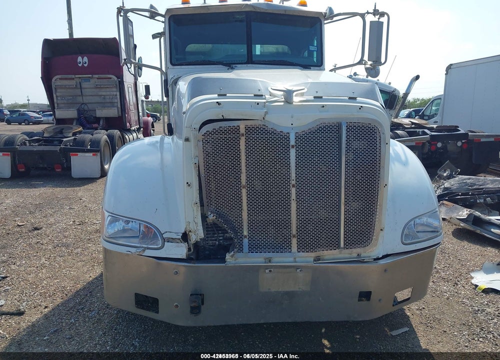 2010 PETERBILT 386 VIN: 1XPHD09X4AD113272