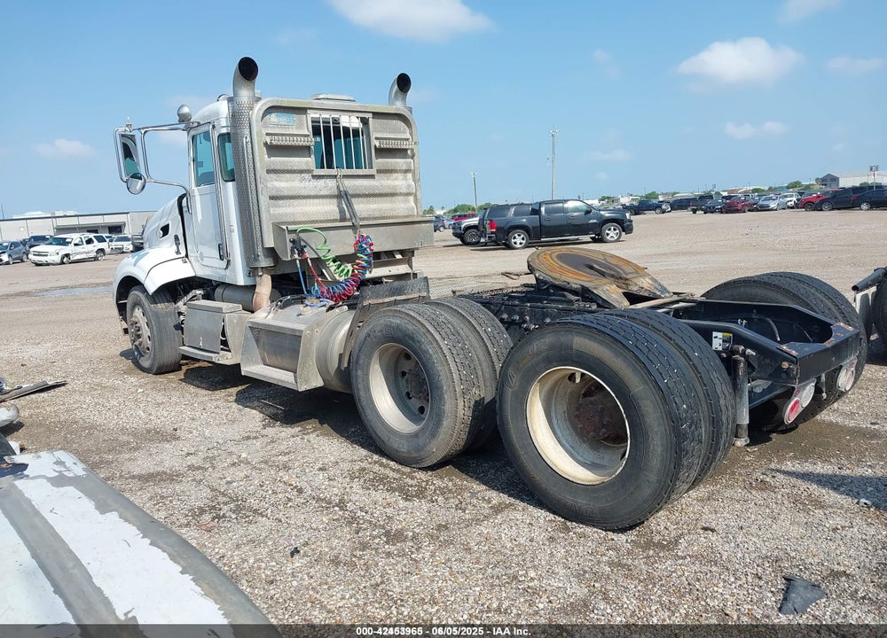 2010 PETERBILT 386 VIN: 1XPHD09X4AD113272