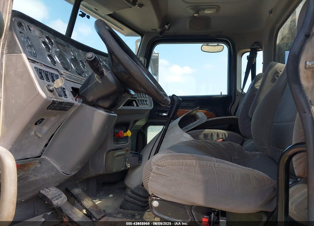 2010 PETERBILT 386 VIN: 1XPHD09X4AD113272