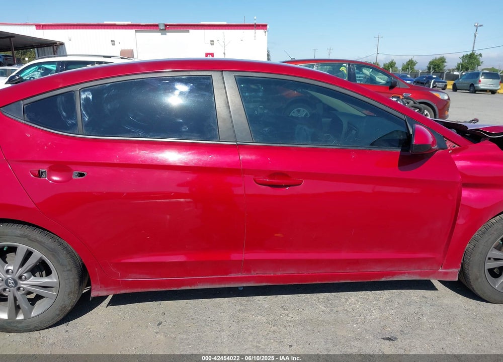 2017 HYUNDAI ELANTRA VIN: KMHD84LF7HU192289