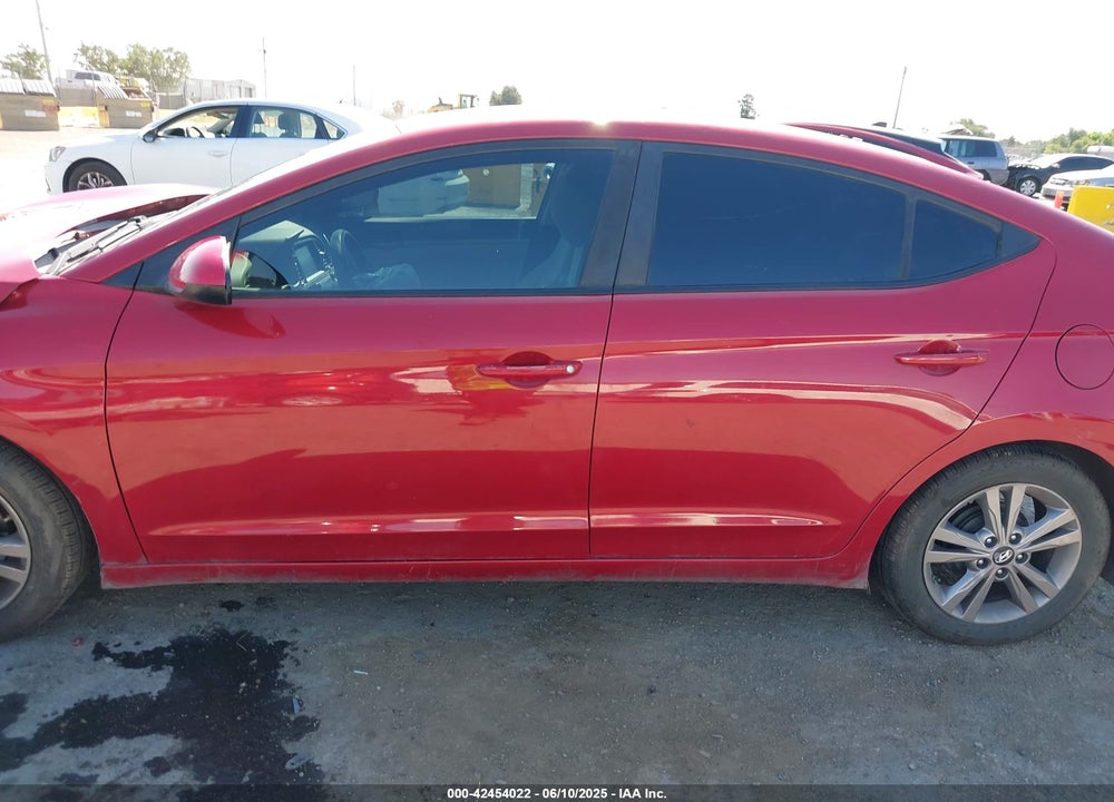 2017 HYUNDAI ELANTRA VIN: KMHD84LF7HU192289