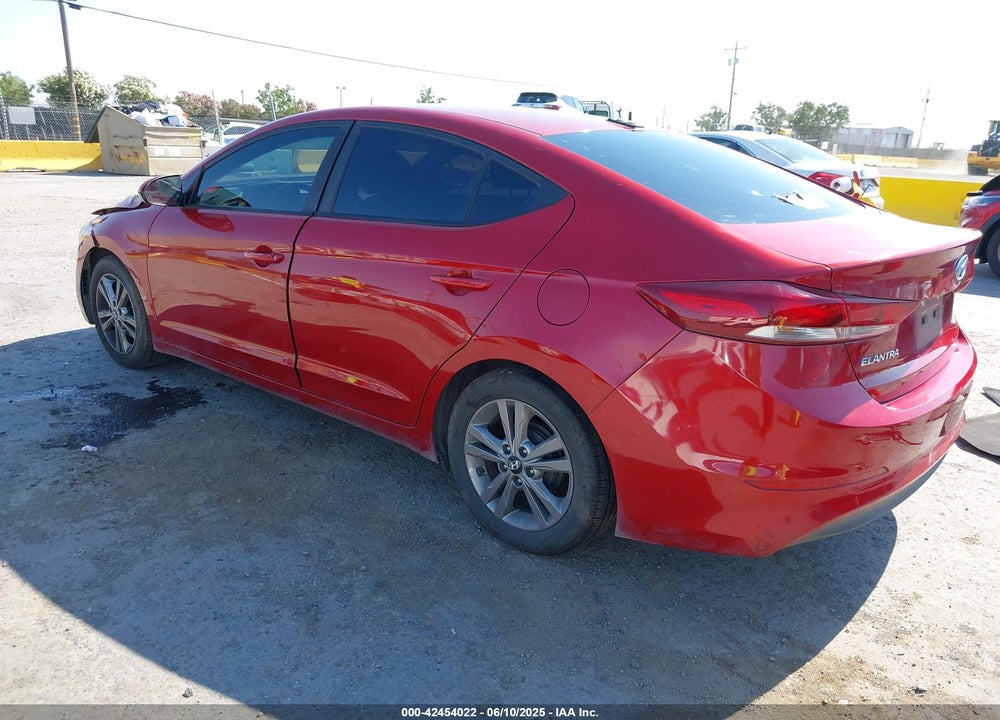 2017 HYUNDAI ELANTRA VIN: KMHD84LF7HU192289