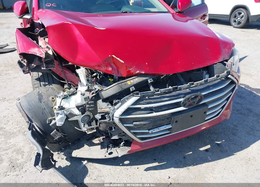 2017 HYUNDAI ELANTRA VIN: KMHD84LF7HU192289