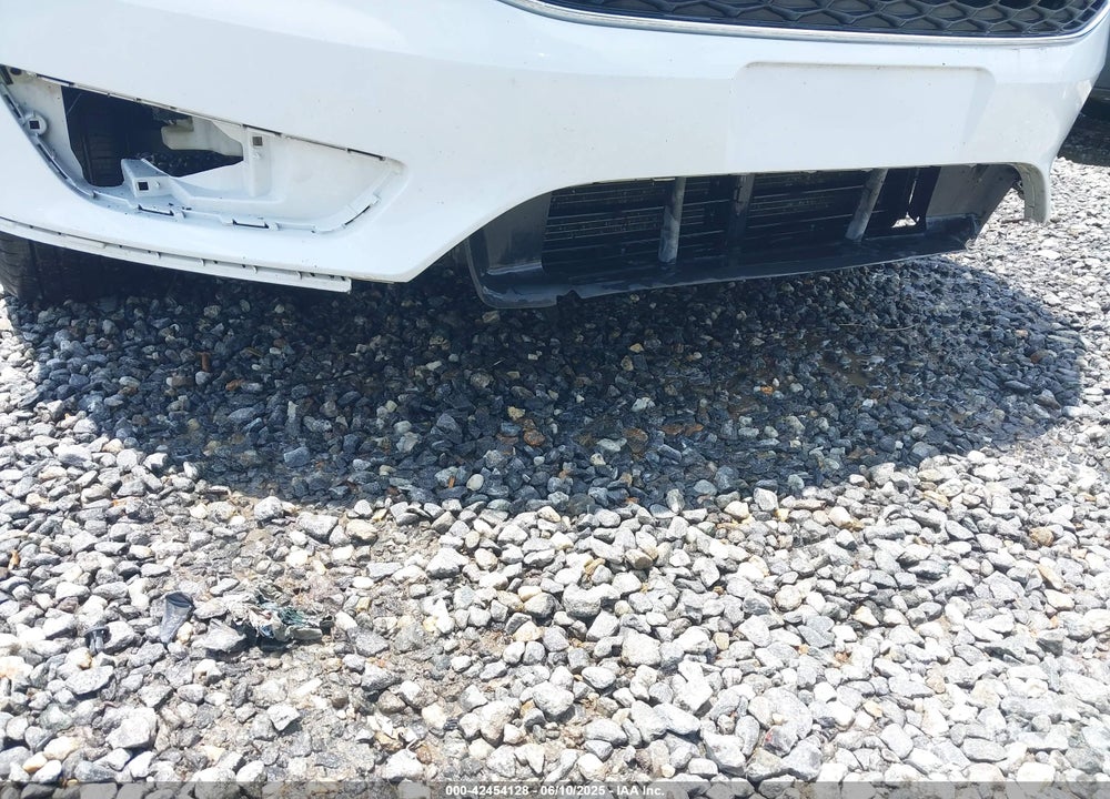 2015 FORD FOCUS VIN: 1FADP3E2XFL224267